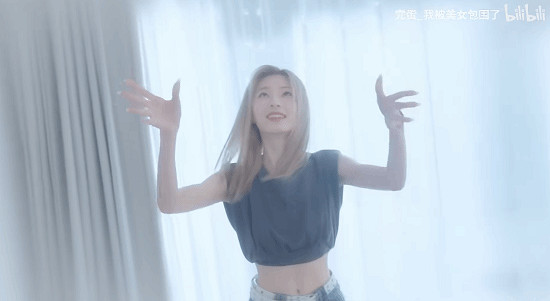 賽博發癲現場!《完蛋》官微發布鄭梓妍生日祝福影片 賽博發癲現場!《完蛋》官微發布鄭梓妍生日祝福影片