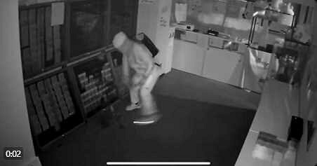 寶可夢太火了！日本劫匪僅兩分鐘將寶可夢卡牌搶劫一空