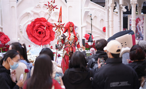 崩鐵銀枝線下活動引爆中國，為搶玫瑰排起長龍