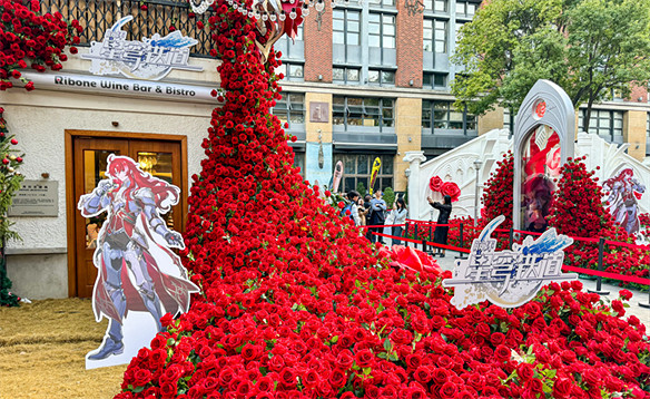 崩鐵銀枝線下活動引爆中國，為搶玫瑰排起長龍