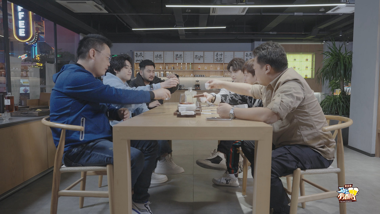 對傳統文化的積極探索 《馬上有酒局》攜老中青三代FPS頂尖選手來到西安茯茶鎮