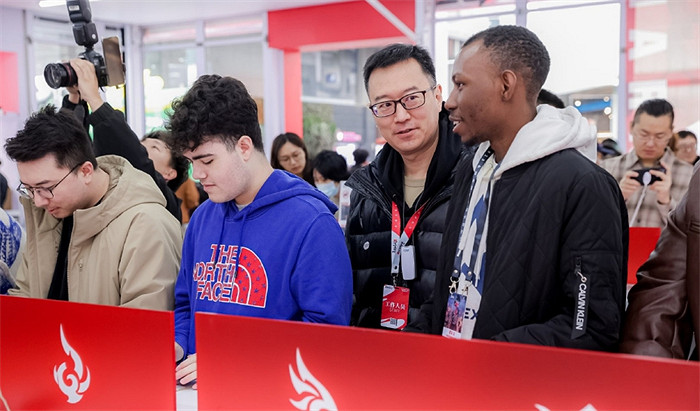 Mike獲得劫杯單排冠軍，丁磊邀請冠軍團隊杭州吃火鍋