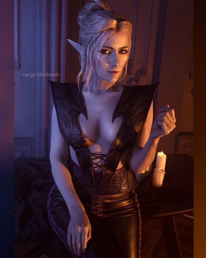 俄羅斯小姐姐COS《柏德之門3》明薩拉 大歐派好飽滿