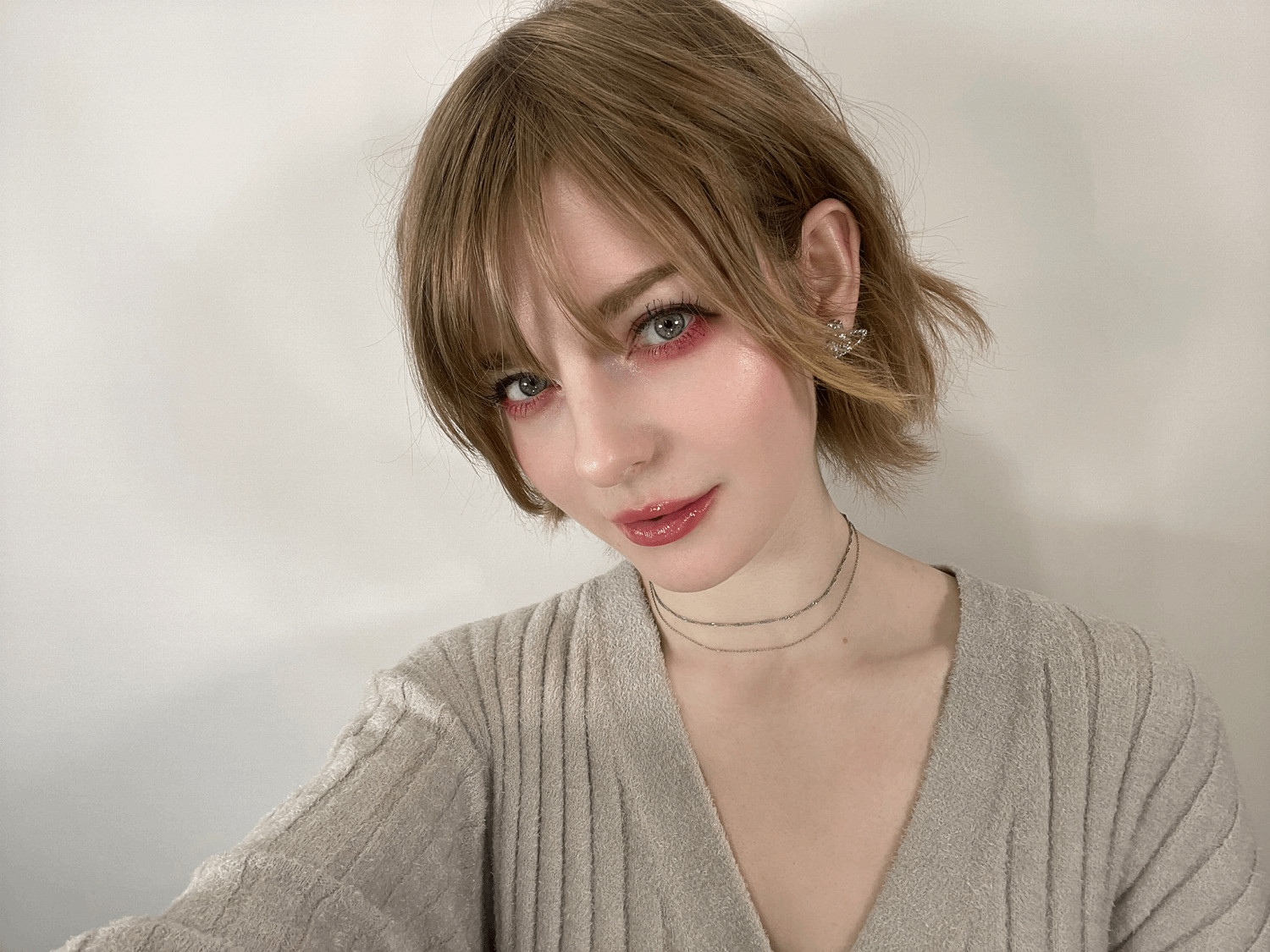 清純可愛十分誘人！《生化4RE》艾什莉臉模分享日常照