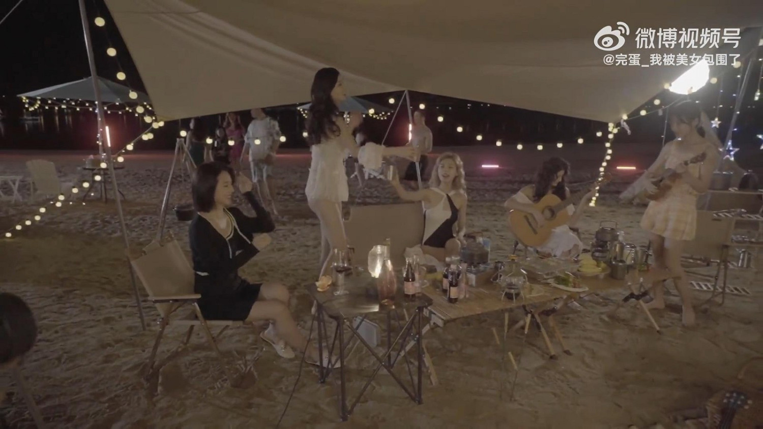 《完蛋!我被美女包圍了》新花絮 女主們的沙灘派對 《完蛋!我被美女包圍了》新花絮 女主們的沙灘派對