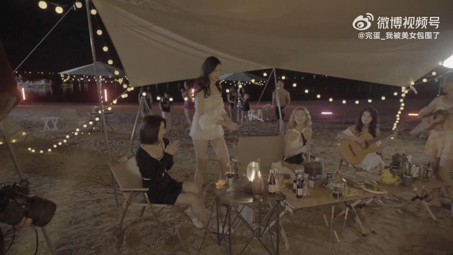 《完蛋!我被美女包圍了》新花絮 女主們的沙灘派對 《完蛋!我被美女包圍了》新花絮 女主們的沙灘派對