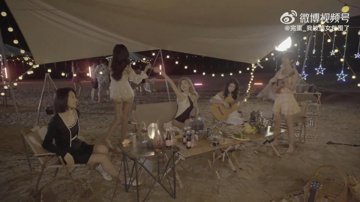 《完蛋!我被美女包圍了》新花絮 女主們的沙灘派對 《完蛋!我被美女包圍了》新花絮 女主們的沙灘派對