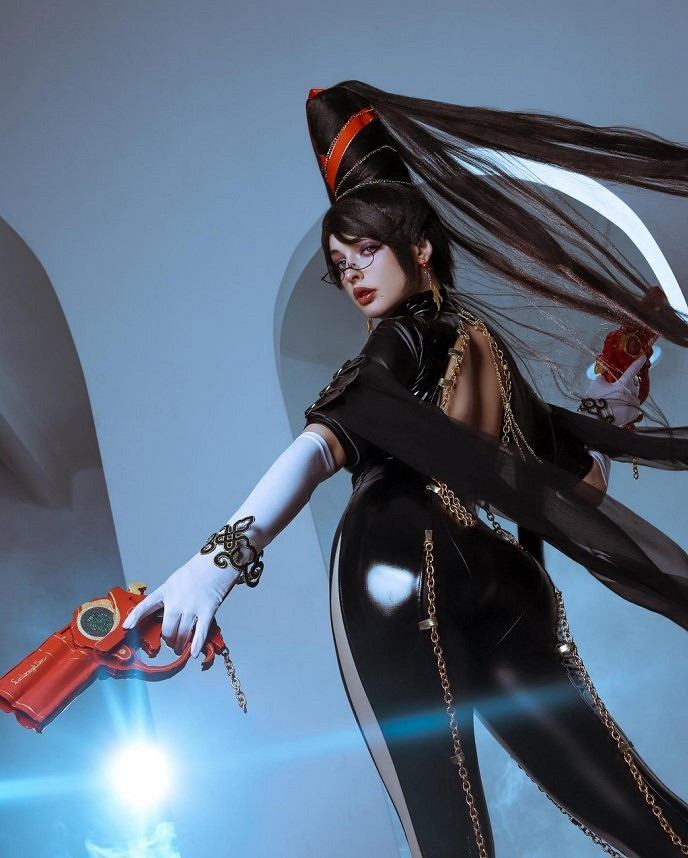 烏克蘭正妹COS《柏德之門3》影心 內衣版過於火辣～