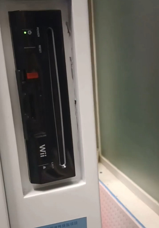 年度好笑+1，學校採購的5萬塊宣泄儀，結果是遊戲機？