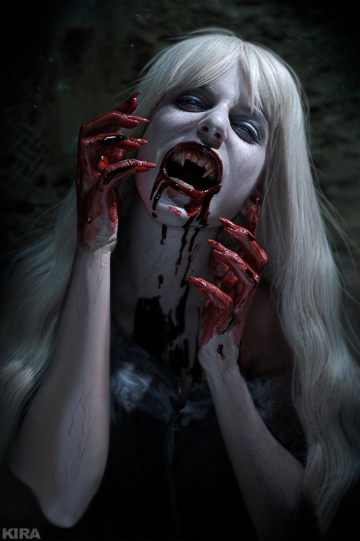 《血源詛咒》安娜莉絲COS：身著長裙難掩絕妙身材！