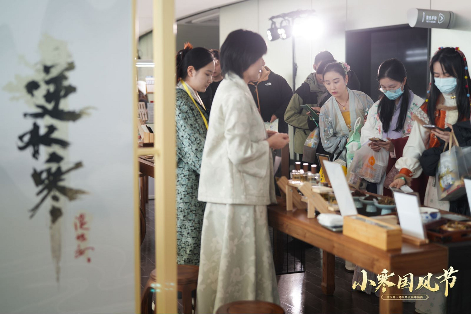 參加完這場漫展，人手拉走了5斤重的周邊