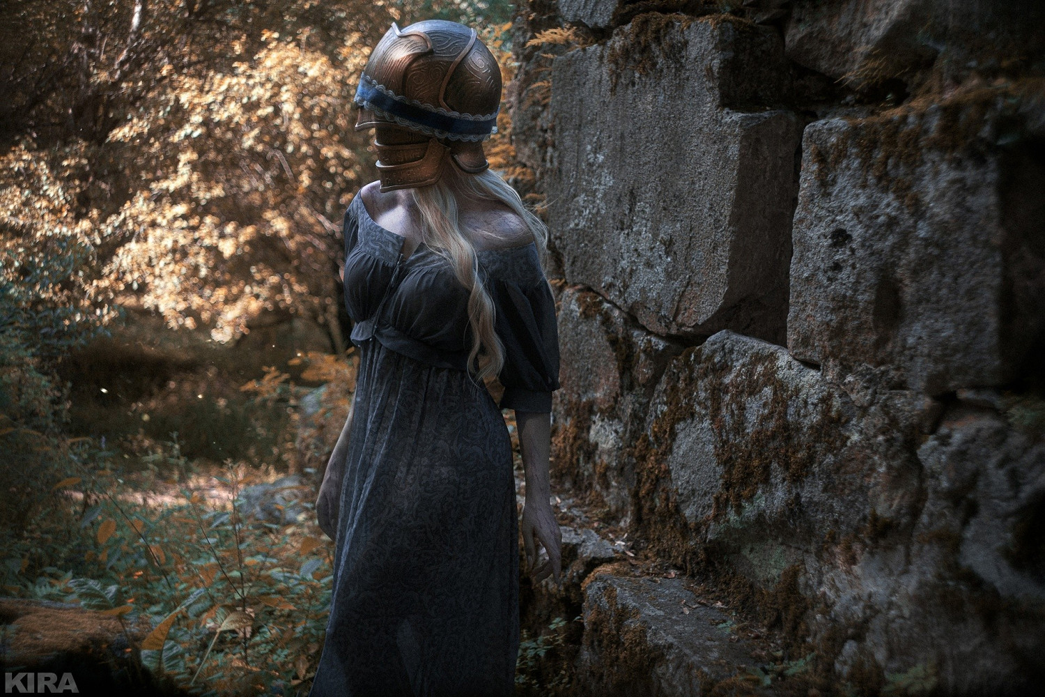 《血源詛咒》安娜莉絲COS：身著長裙難掩絕妙身材！