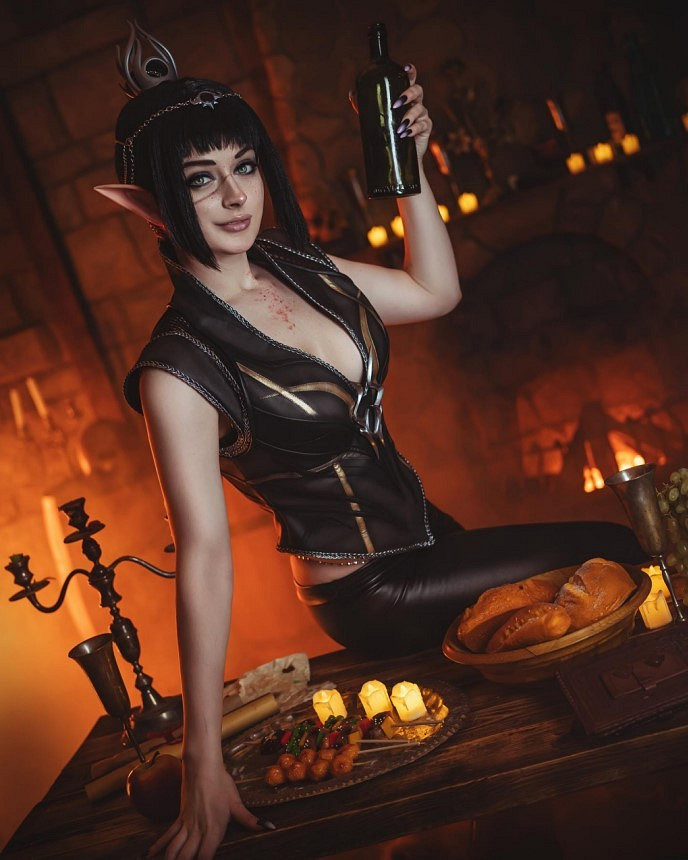 身材火辣性感！烏克蘭美女分享《柏德之門3》影心COS