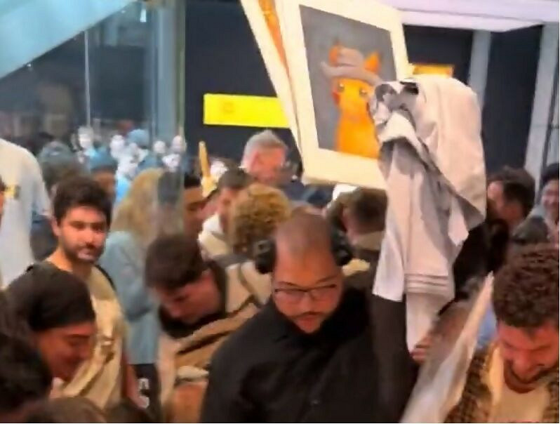 黃牛活該!梵高博物館員工盜取《寶可夢》聯名卡遭開除 黃牛活該!梵高博物館員工盜取《寶可夢》聯名卡遭開除