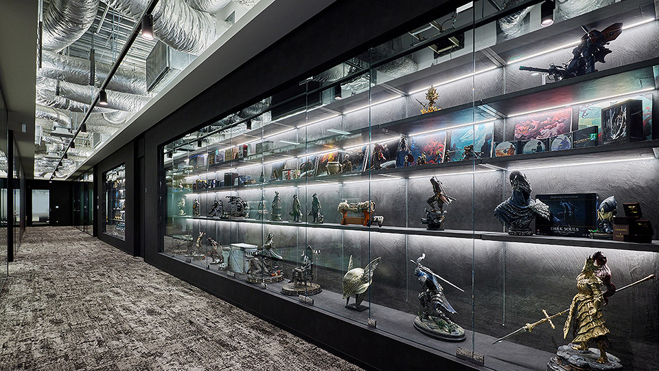 外媒曬出FS社在日本東京的全新辦公室：一牆都是雕像