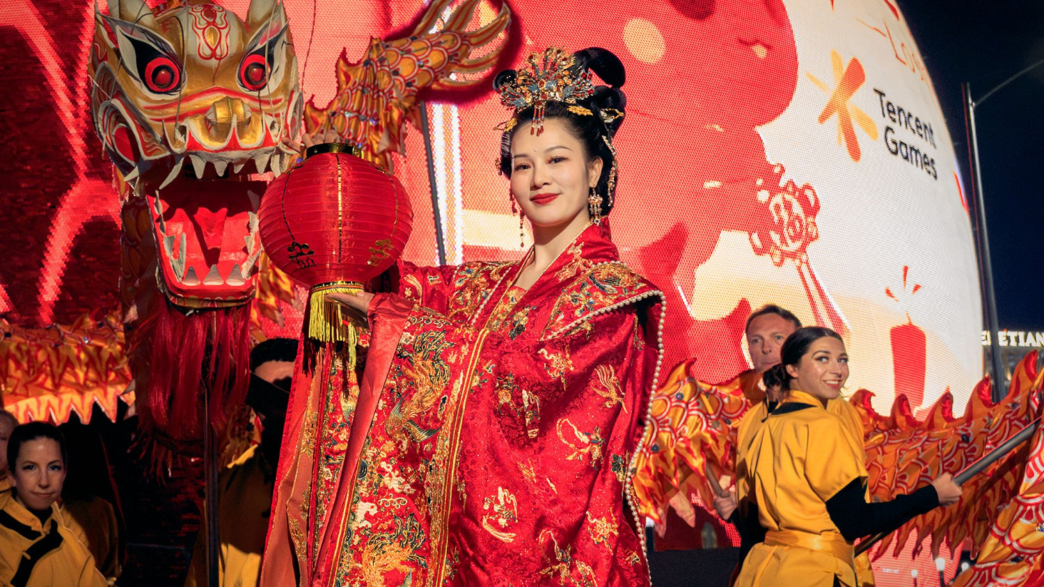 春節檔頂流，命運方舟點亮全球最大“紅燈籠”