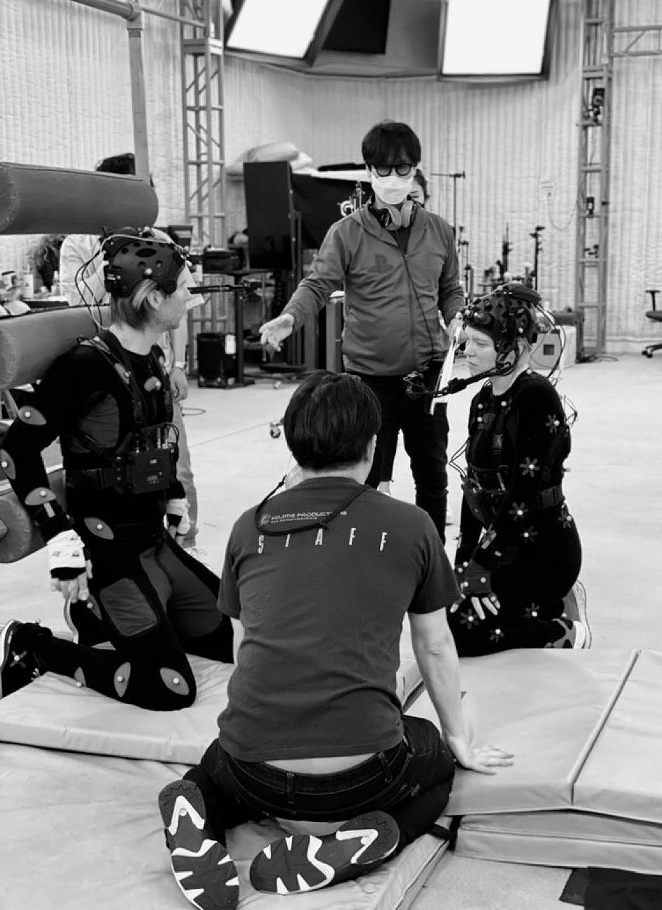 小島秀夫曬出《死亡擱淺2》幕後照：親自展示彈吉他！