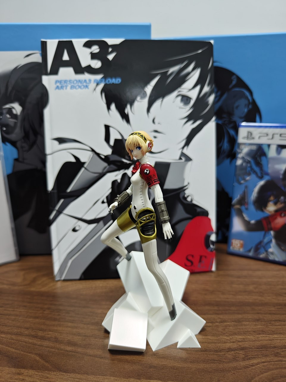 《P3R》艾吉斯典藏版開箱:包裝盒都能玩上一年 《P3R》艾吉斯典藏版開箱:包裝盒都能玩上一年