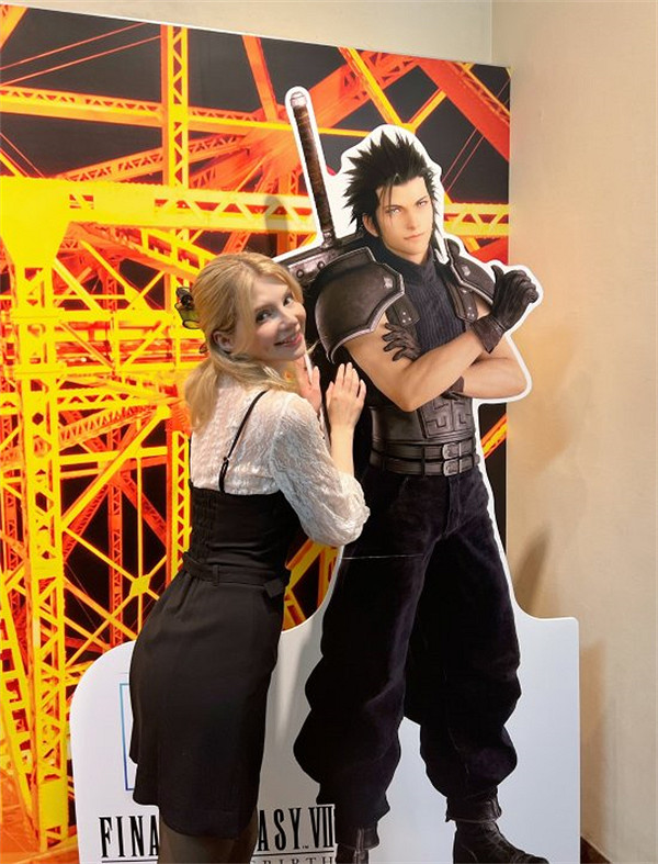 艾什莉體模直播遊玩《FF7重生》Demo 並身著連動服裝