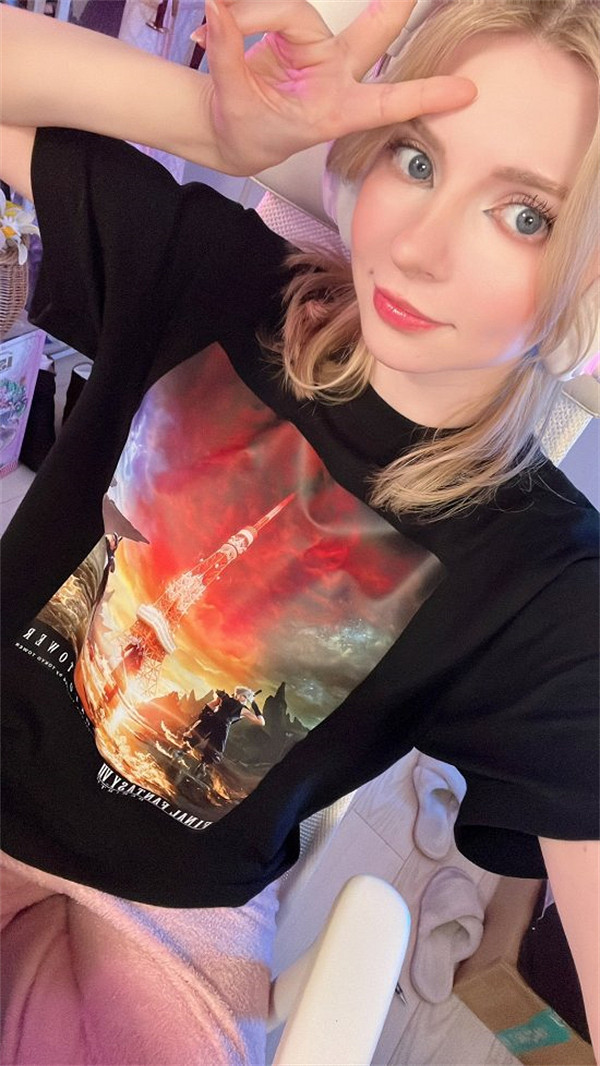 艾什莉體模直播遊玩《FF7重生》Demo 並身著連動服裝