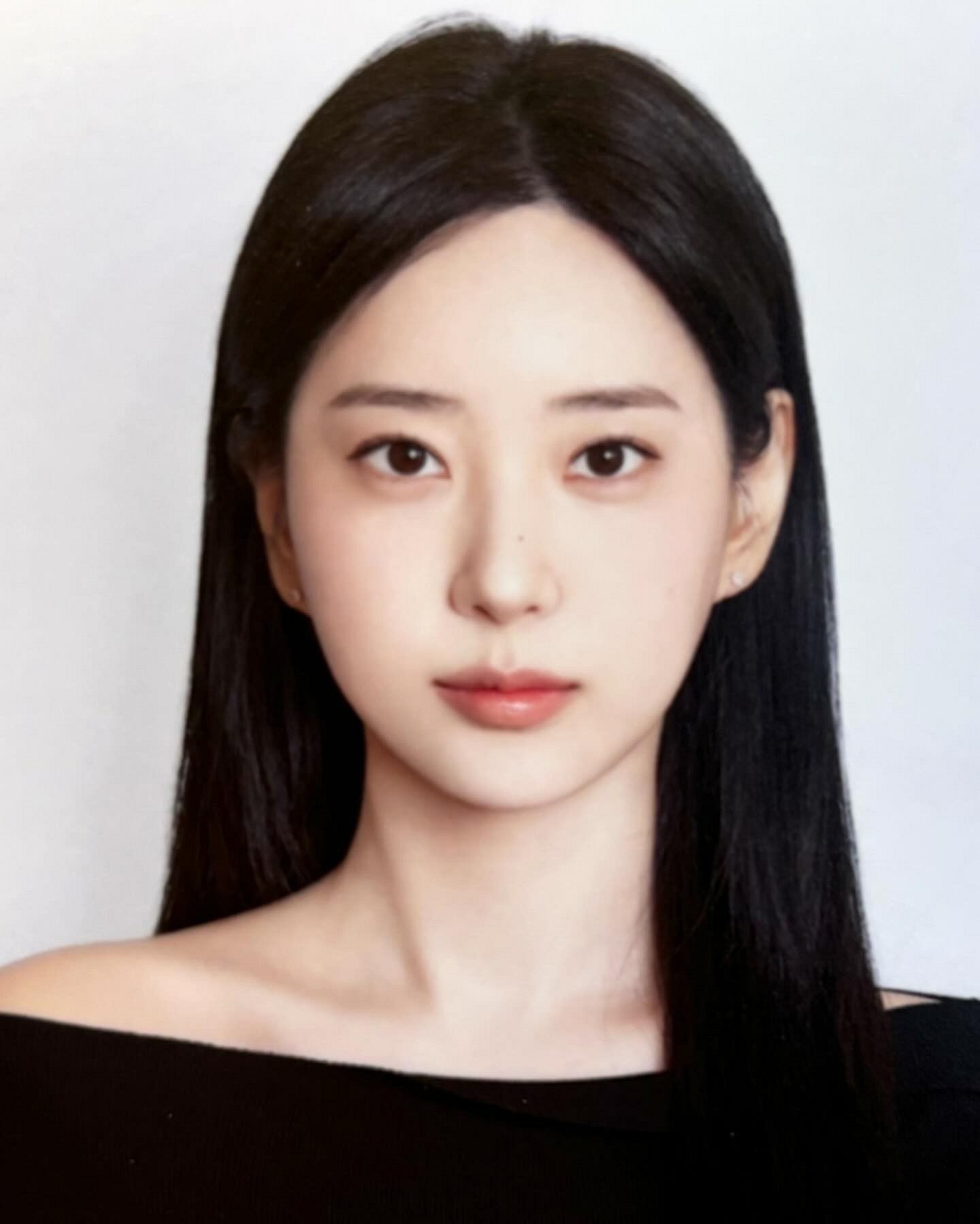 《星刃》女主體模曬出靚麗證件照：韓國超模靚麗動人