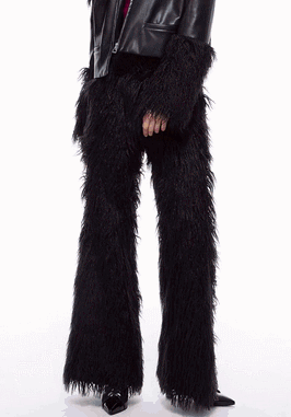 在地鐵上脫鞋鞋被踢下車 動圖 小貓把男子當媽狂吸奶