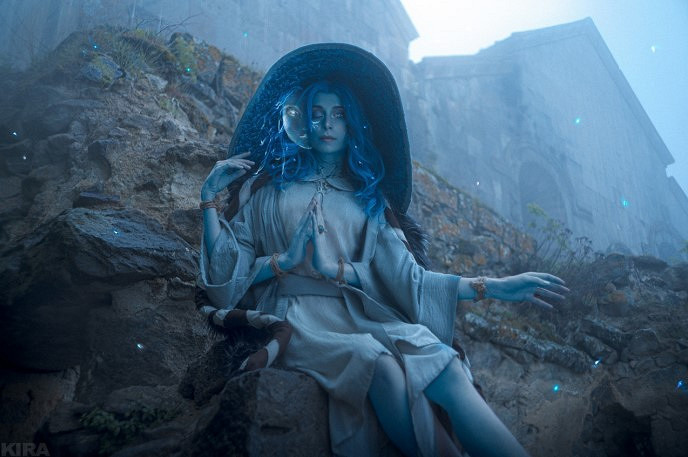 亞美尼亞小姐姐COS《艾爾登法環》菈妮 內衣版情調拉滿