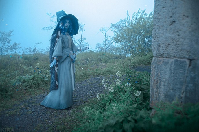 亞美尼亞小姐姐COS《艾爾登法環》菈妮 內衣版情調拉滿