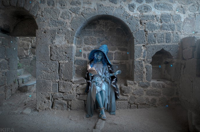 亞美尼亞小姐姐COS《艾爾登法環》菈妮 內衣版情調拉滿