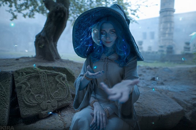 亞美尼亞小姐姐COS《艾爾登法環》菈妮 內衣版情調拉滿