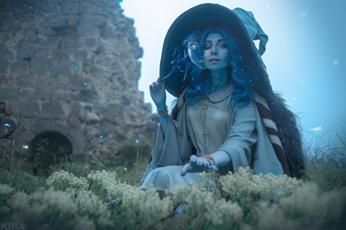 亞美尼亞小姐姐COS《艾爾登法環》菈妮 內衣版情調拉滿