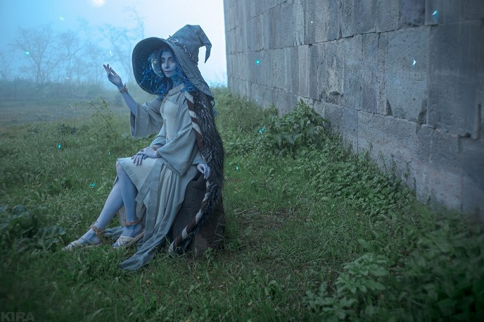 亞美尼亞小姐姐COS《艾爾登法環》菈妮 內衣版情調拉滿