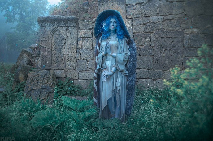 亞美尼亞小姐姐COS《艾爾登法環》菈妮 內衣版情調拉滿