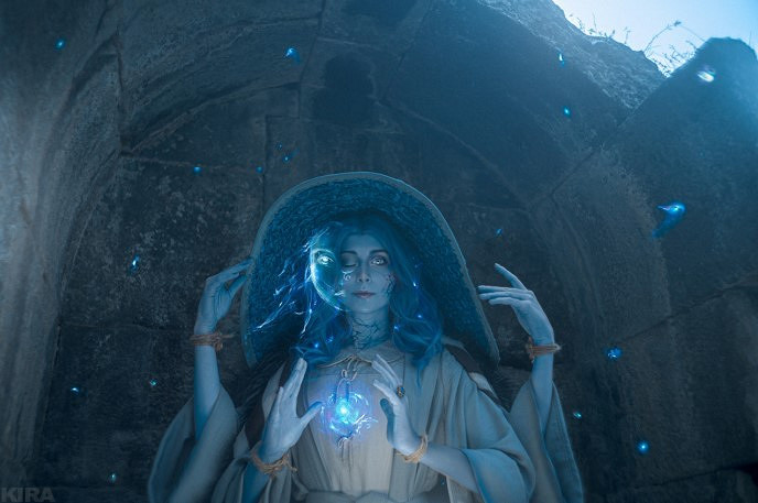 亞美尼亞小姐姐COS《艾爾登法環》菈妮 內衣版情調拉滿