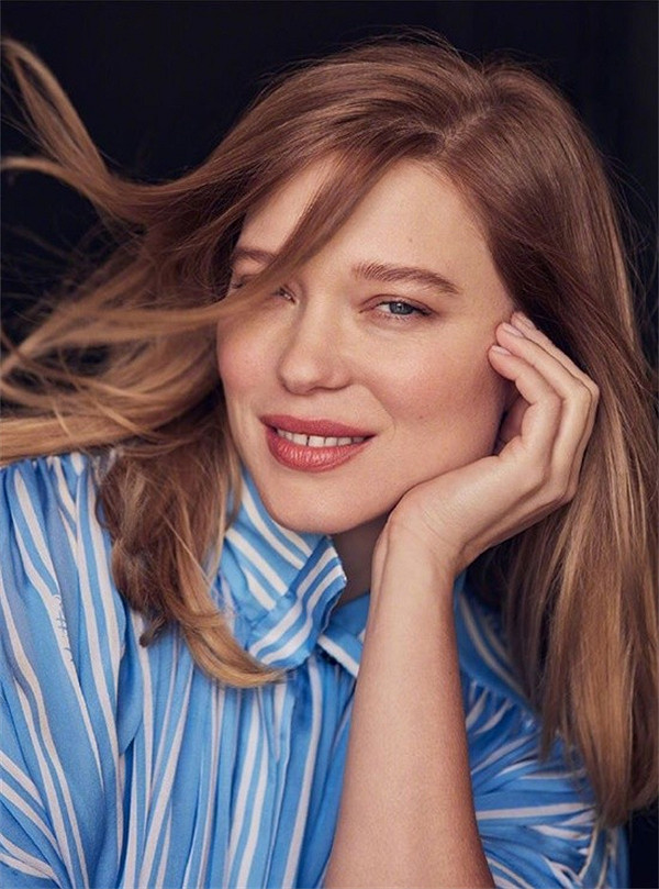 《死亡擱淺》芙拉吉爾演員登上《時尚芭莎》雜誌封面