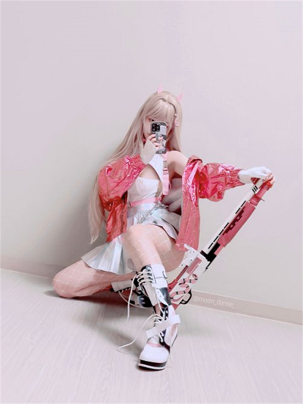 《妮姬：勝利女神》美女畫師發布COS照：我畫我自己