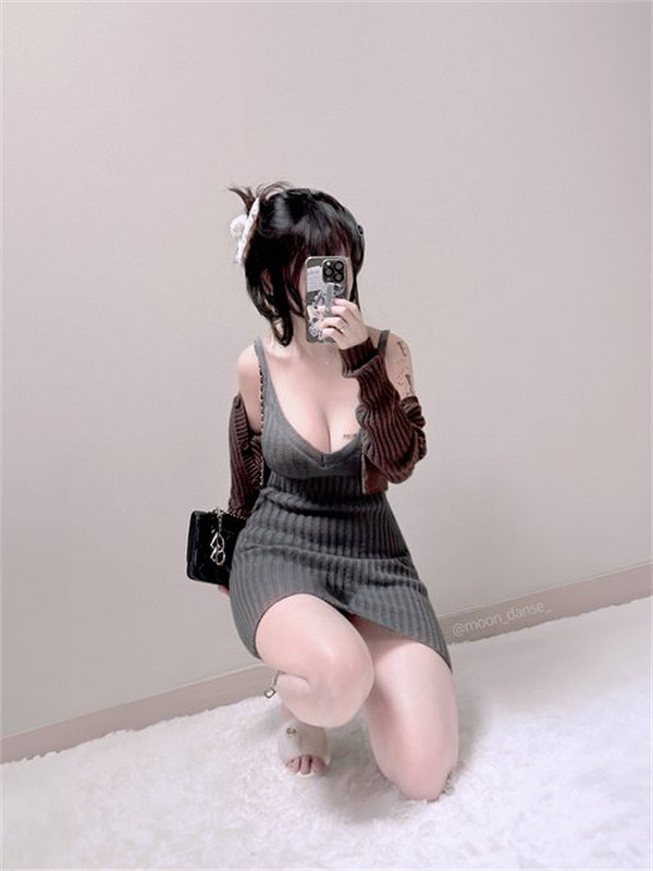 《妮姬：勝利女神》美女畫師發布COS照：我畫我自己