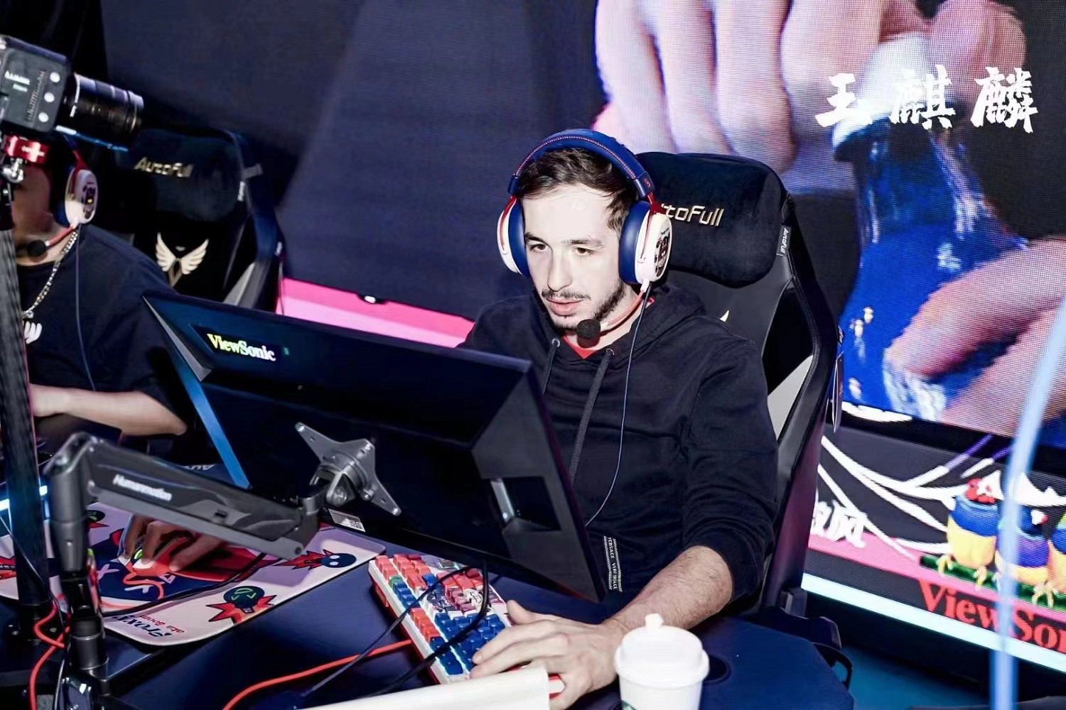 “大鯰魚”玉麒麟又不按套路出牌,與國貨老牌外設雙飛燕聯姻的商業啟示 “大鯰魚”玉麒麟又不按套路出牌,與國貨老牌外設雙飛燕聯姻的商業啟示