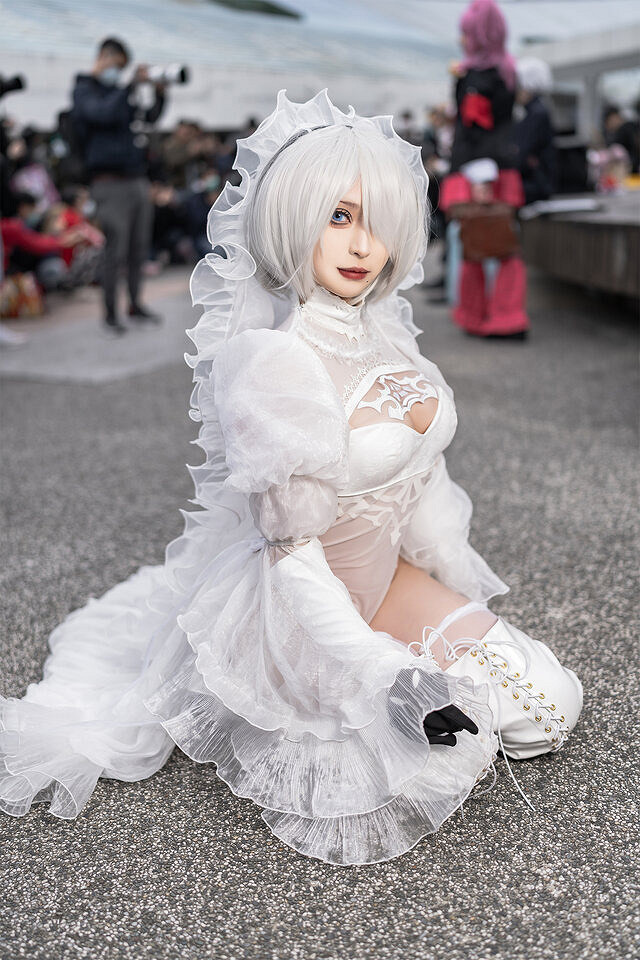 2B婚紗COSER在中國台灣同人誌銷售活動被狂拍三天