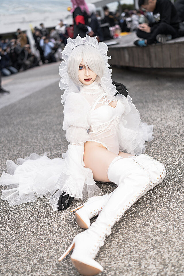 2B婚紗COSER在中國台灣同人誌銷售活動被狂拍三天