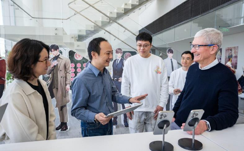 蘋果CEO庫克稱讚疊紙遊戲:展現了Apple晶片強大性能 蘋果CEO庫克稱讚疊紙遊戲:展現了Apple晶片強大性能