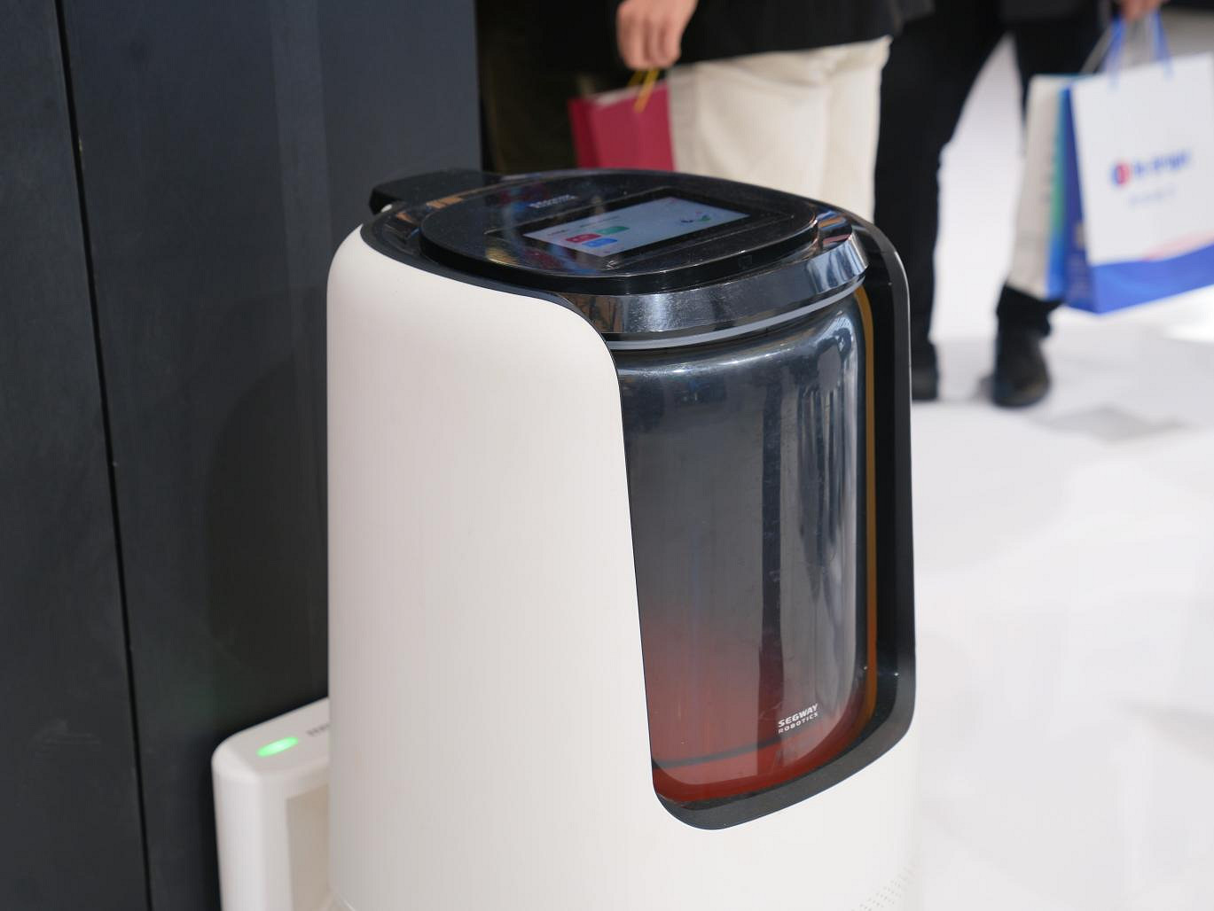 專注智慧配送，九號機器人亮相上海國際酒店及商業空間博覽會